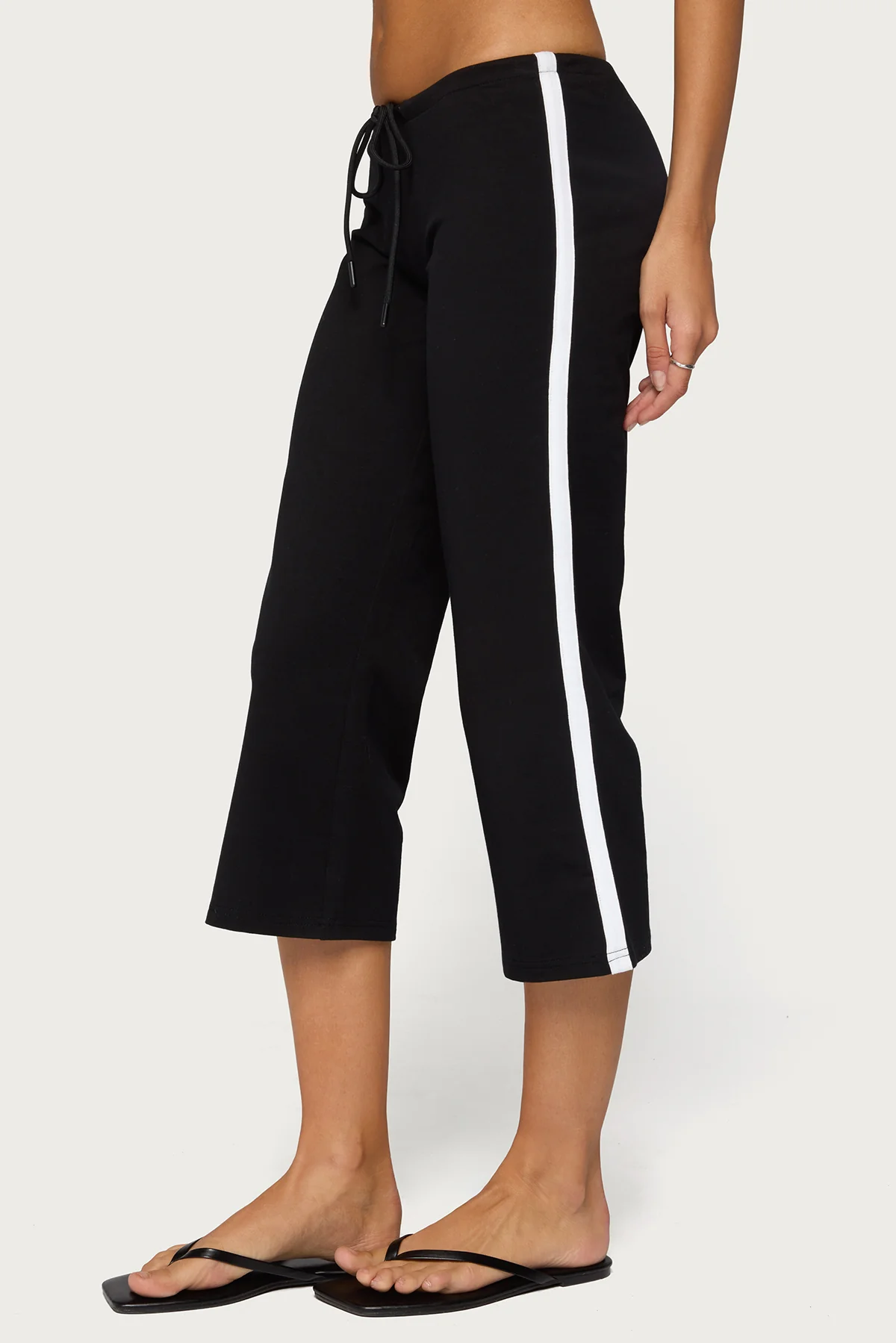 Milene Contrast French Terry Capri Pants - Image 3